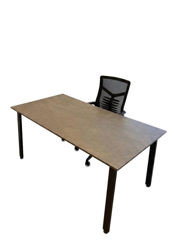 ⁦שולחן משרדי בהתאמה אישית דגם Classic Line⁩ – תמונה ⁦18⁩