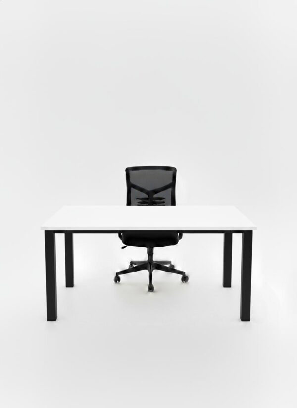 ⁦שולחן משרדי בהתאמה אישית דגם Classic Line⁩ – תמונה ⁦6⁩
